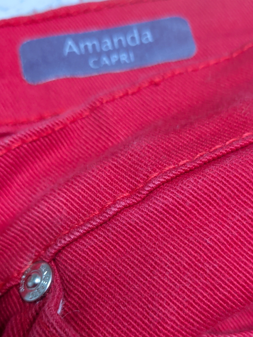 Classic Women's Red Roll-Cuff Capris - Picture 4 of 6